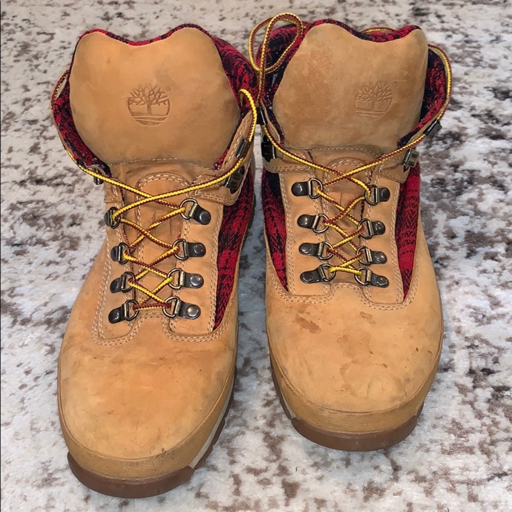 Men’s size 12M Timberland boots.